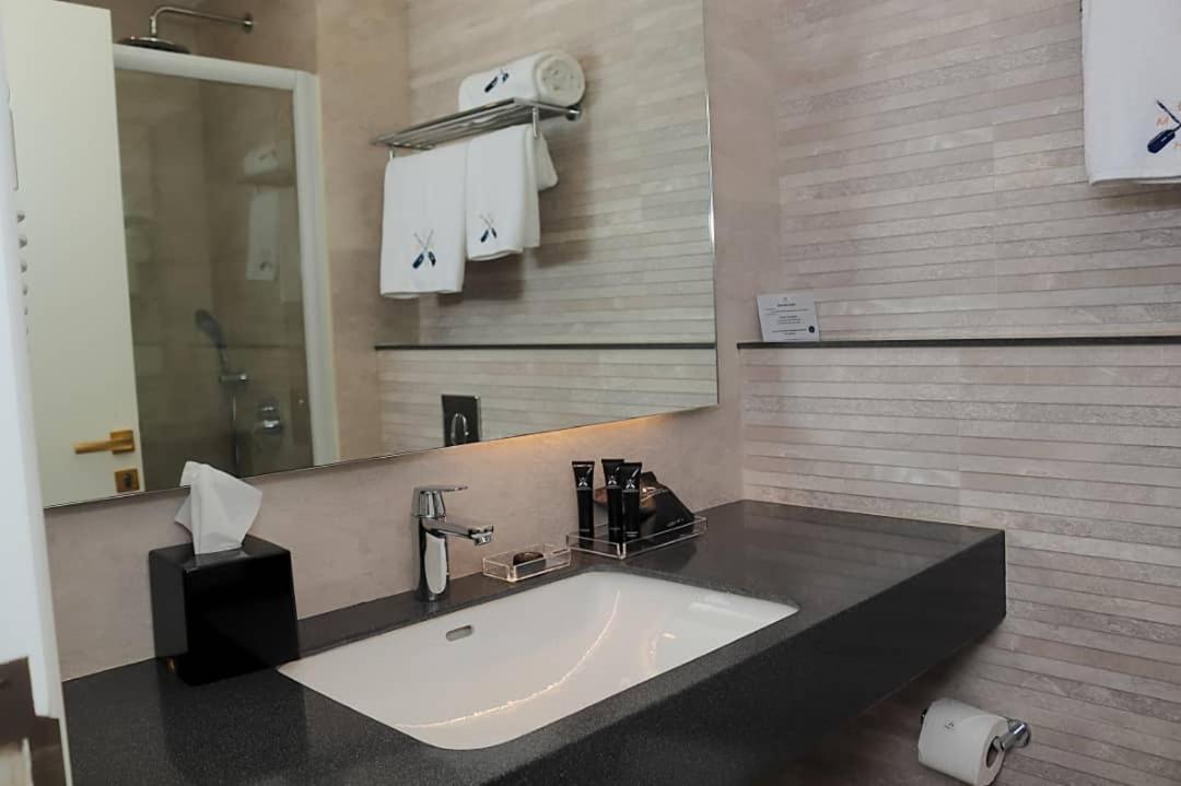 Mamba Point Hotel Freetown Exteriör bild