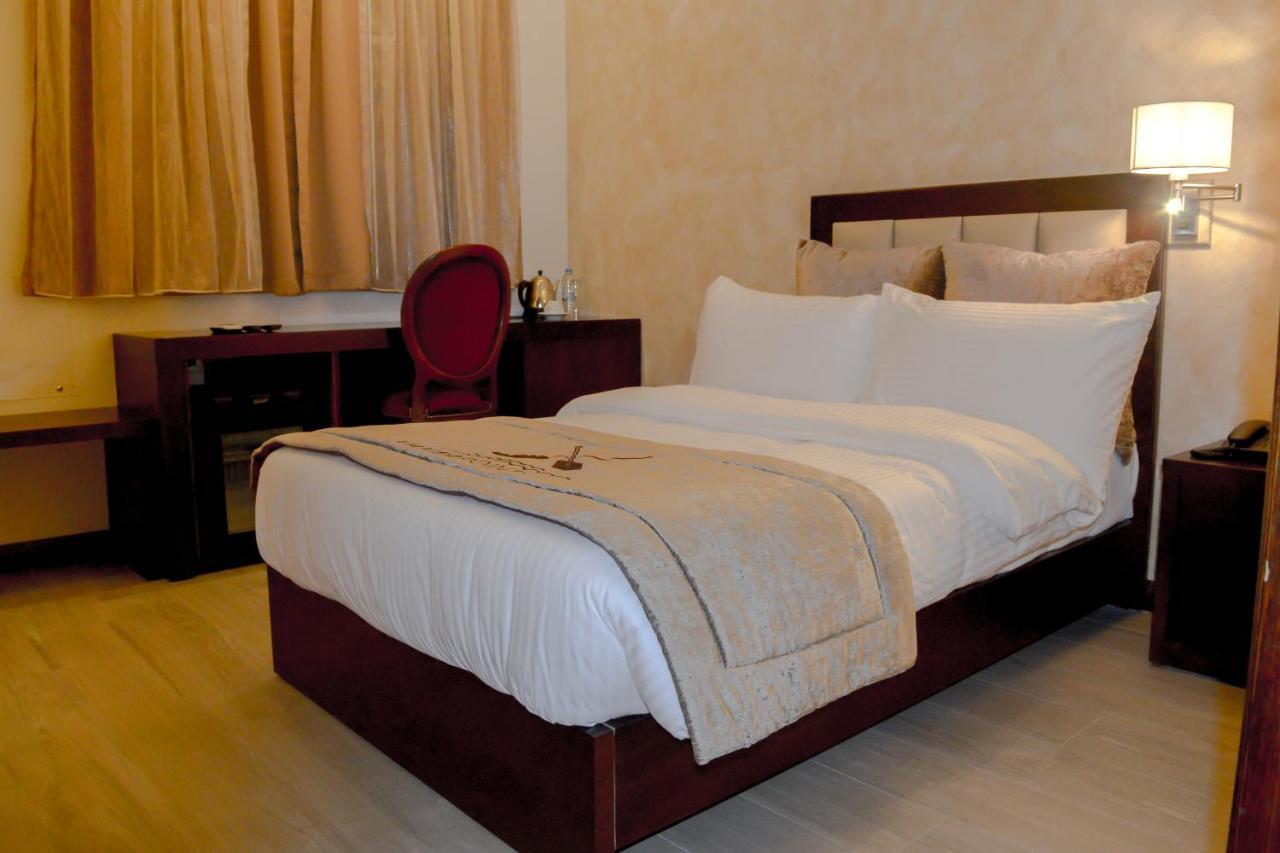 Mamba Point Hotel Freetown Exteriör bild